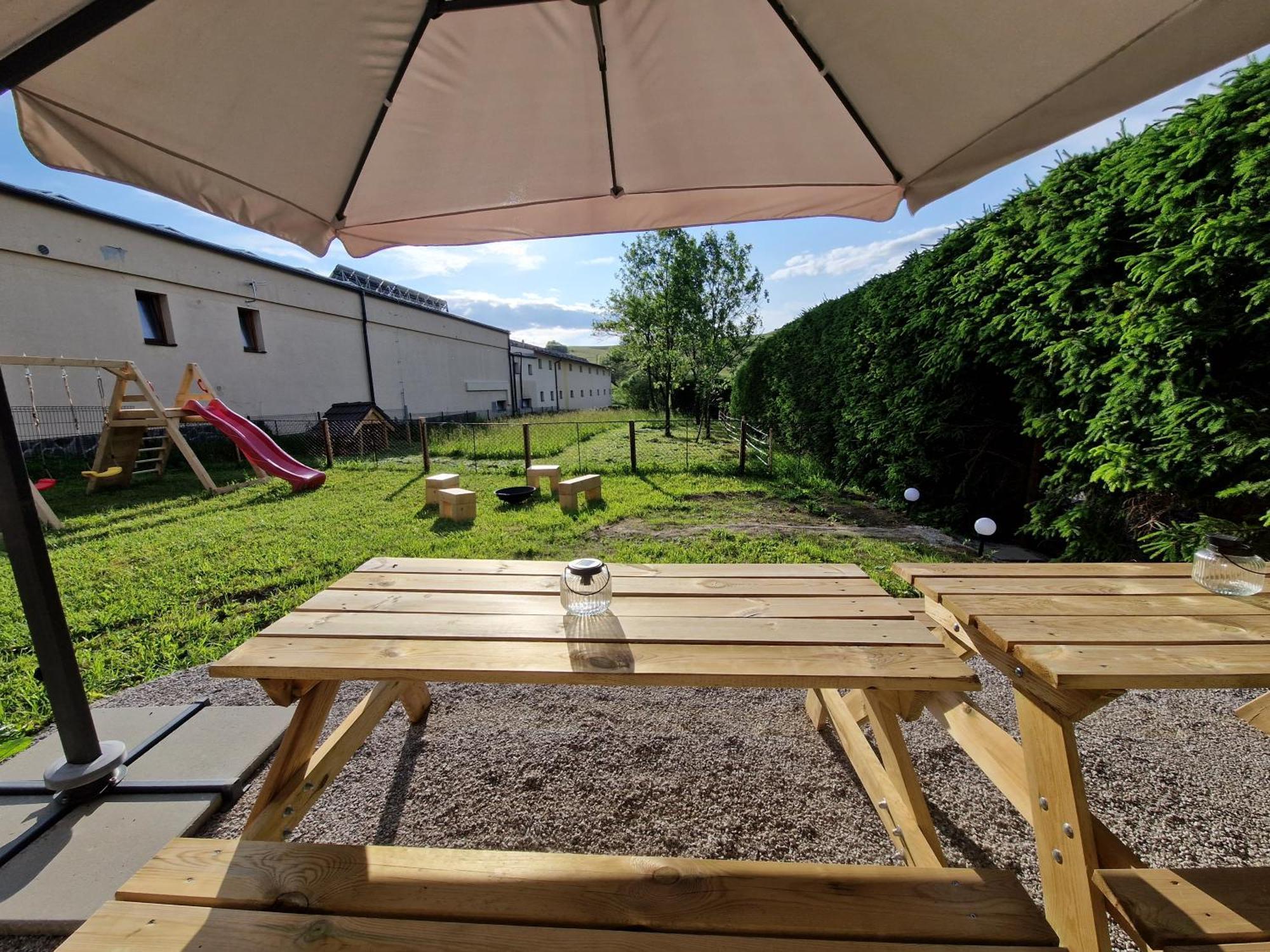 Apartmany Lama Malatiny Exterior photo